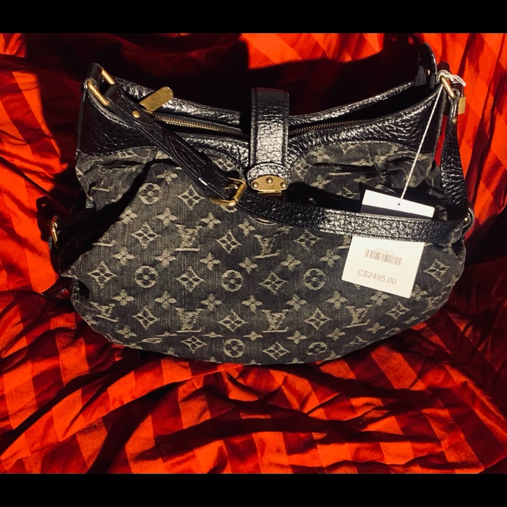 BNWT Louis Vuitton - AUTHENTIC